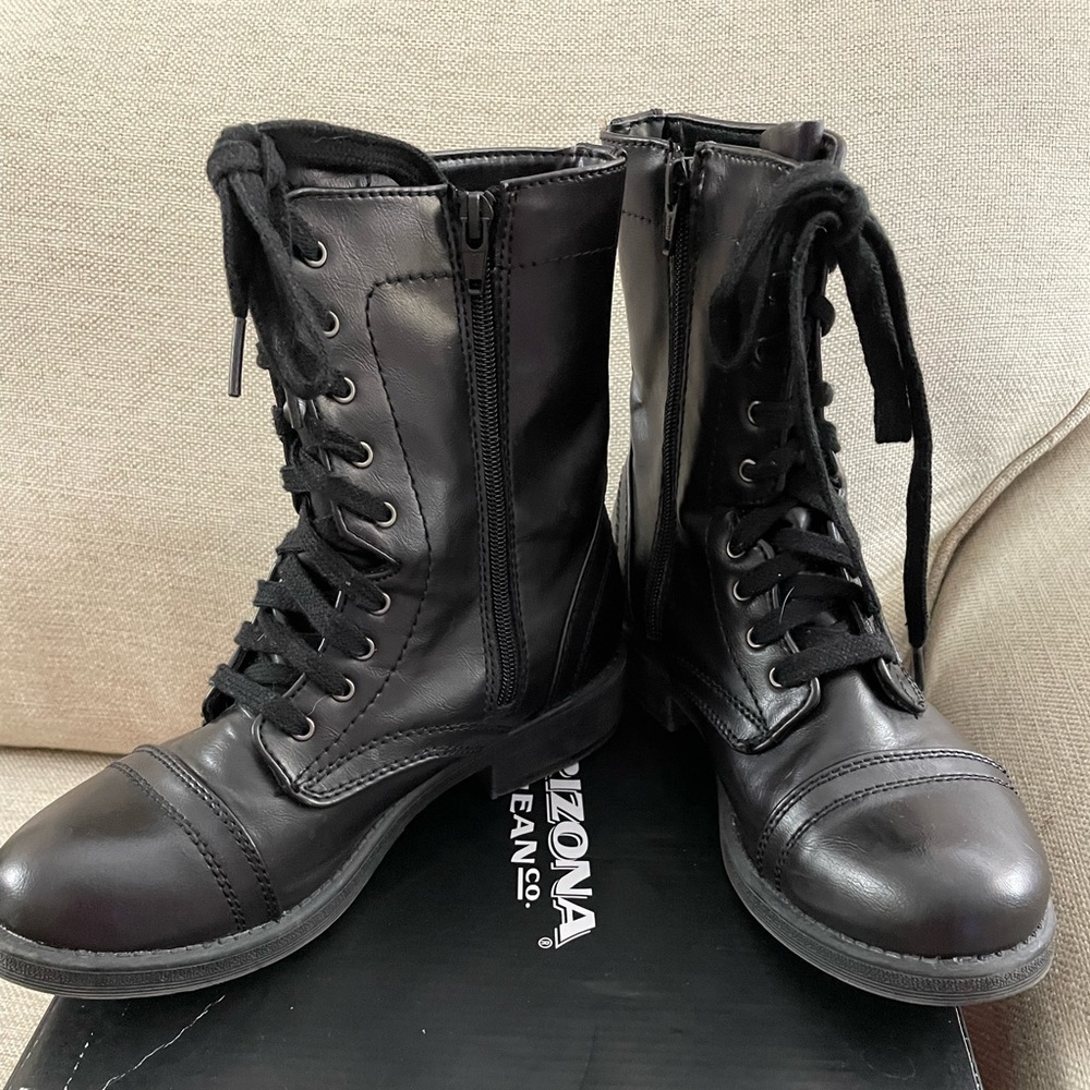 7.5 black lace up boots with zipper